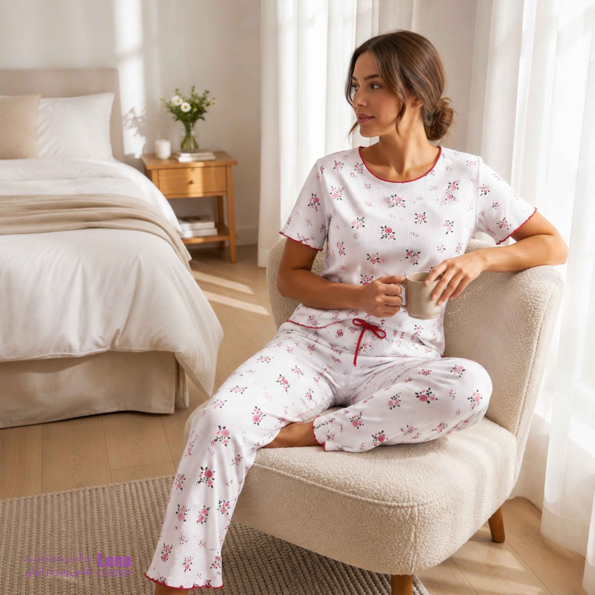ست لباس راحتی زنانه کبریتی گلدار سفید شامل تیشرت آستین کوتاه و شلوار جلو